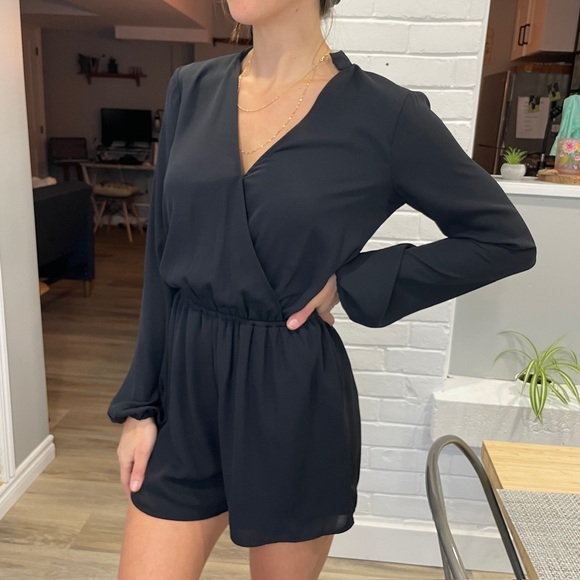 Guess - Picture 3 of 3